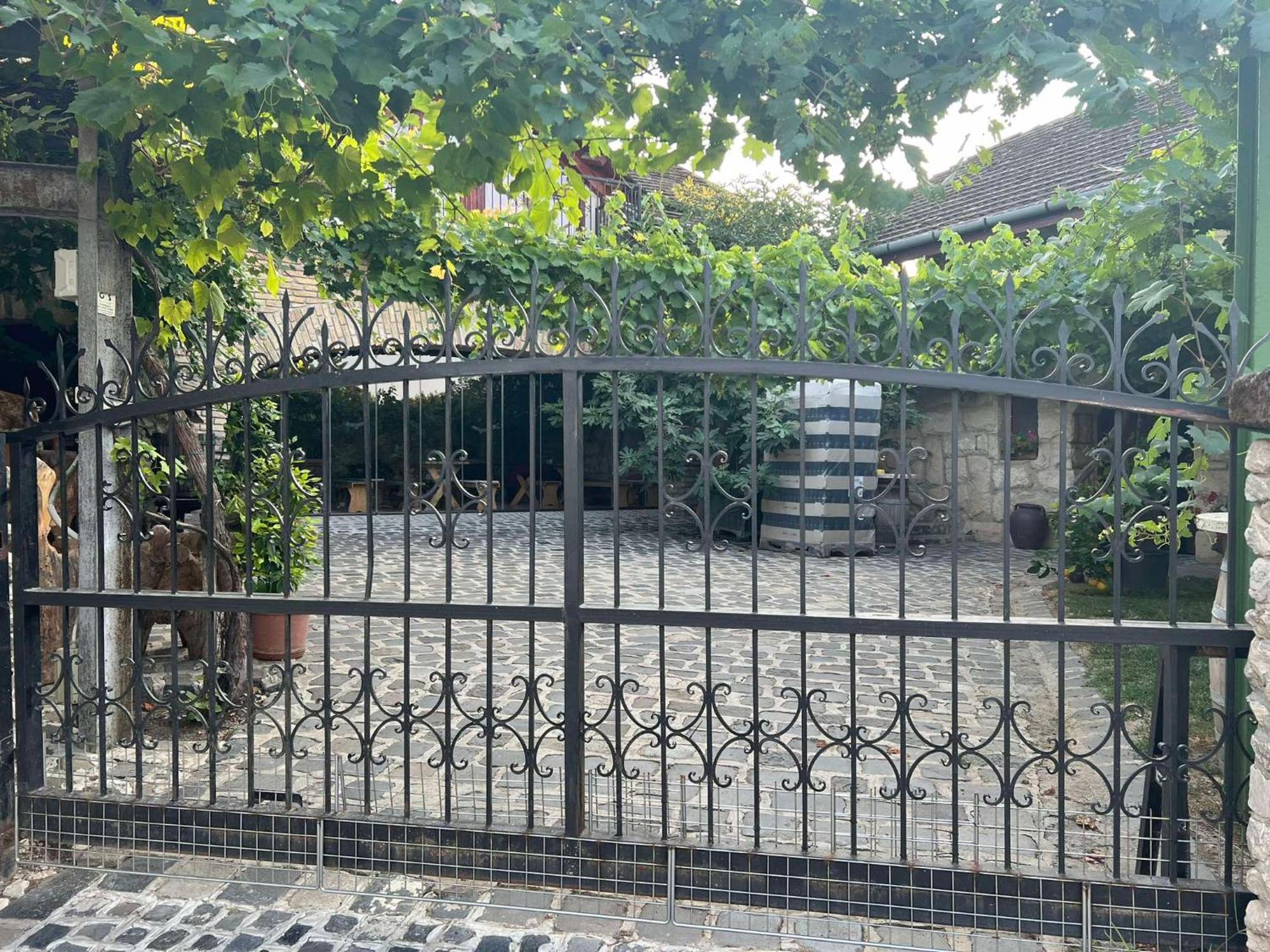 Buzal-Morocza Pinceszet Es Szallashely Etyek Exterior photo